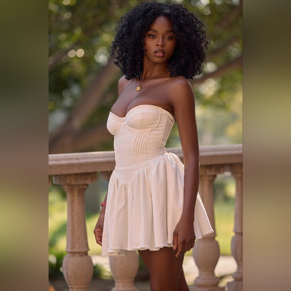 White House of CB 'Katherine'- Medium (Tall Length)